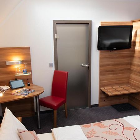 Burgschaenke, Hotel & Restaurant - E-Mobilitaet Ladestationen Fuer Elektroautos Burgthann エクステリア 写真