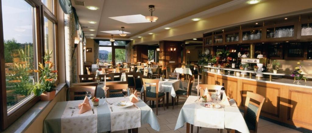 Burgschaenke, Hotel & Restaurant - E-Mobilitaet Ladestationen Fuer Elektroautos Burgthann エクステリア 写真