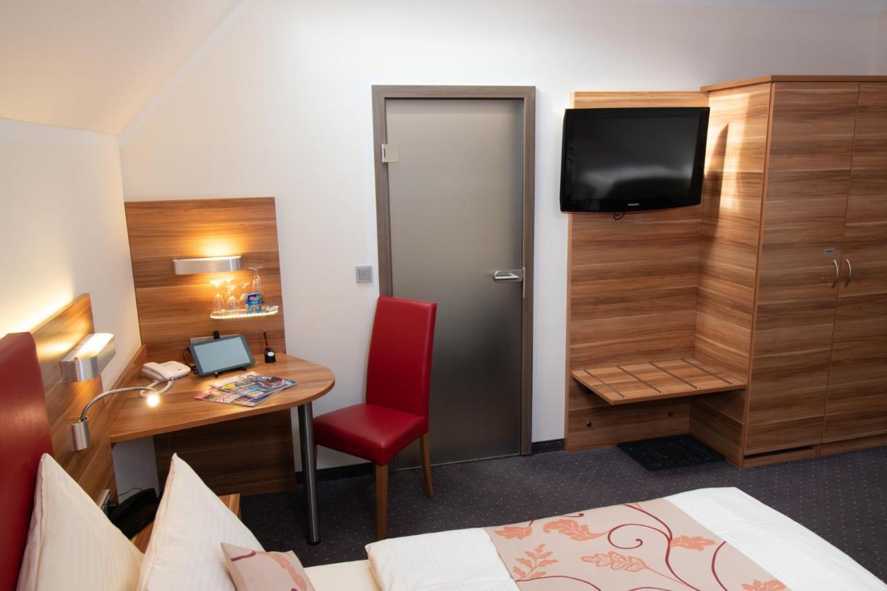Burgschaenke, Hotel & Restaurant - E-Mobilitaet Ladestationen Fuer Elektroautos Burgthann エクステリア 写真