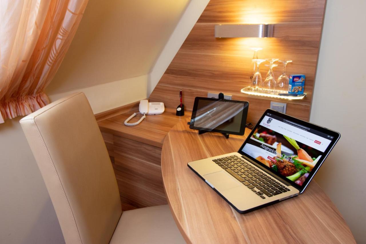 Burgschaenke, Hotel & Restaurant - E-Mobilitaet Ladestationen Fuer Elektroautos Burgthann エクステリア 写真