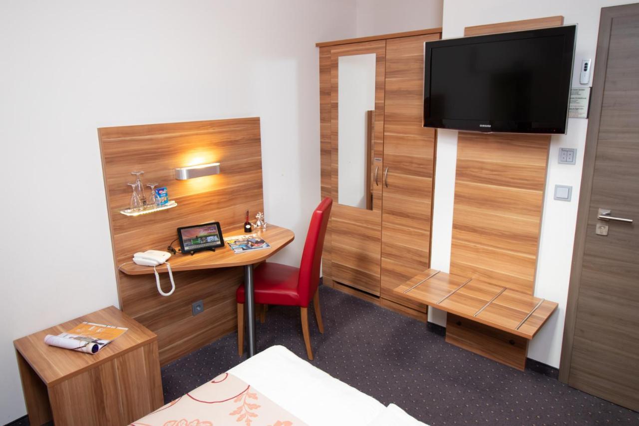 Burgschaenke, Hotel & Restaurant - E-Mobilitaet Ladestationen Fuer Elektroautos Burgthann エクステリア 写真